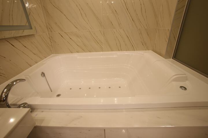 Hot Tub 32 of 51