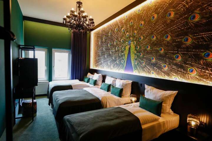 Room 41 of 100