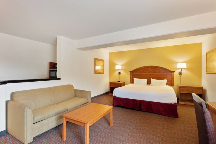 1 King Bed (5 of 14)