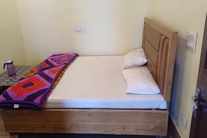Room 6 of 15
