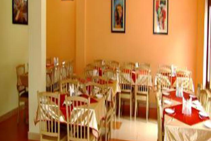 Dining 3 of 12