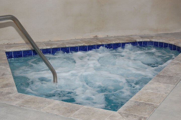 Indoor spa tub