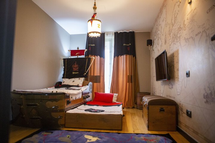 Room 11 of 38