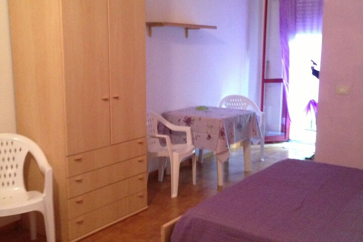 Room 17 of 65