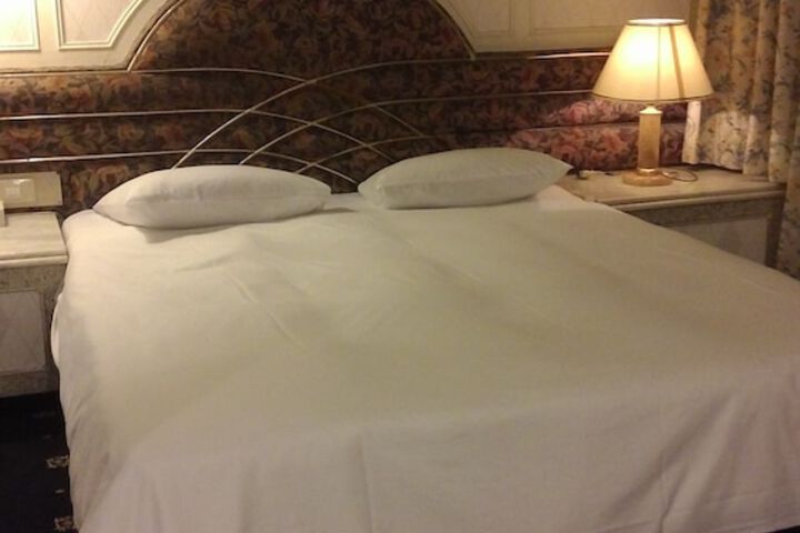 Room 32 of 73