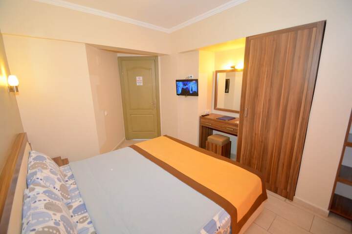 Room 16 of 106