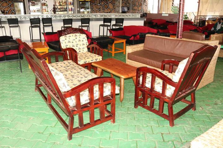 Lounge 18 of 23