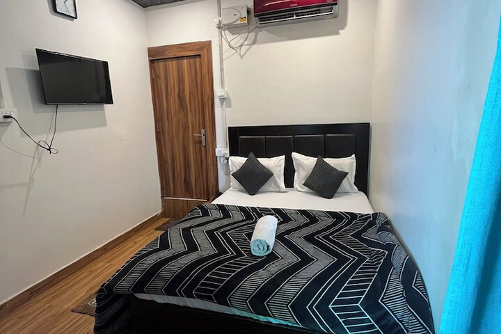 Room 25 of 37