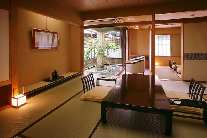 Room 8 of 44