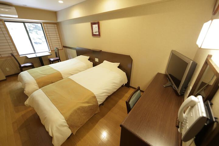 Room 13 of 89