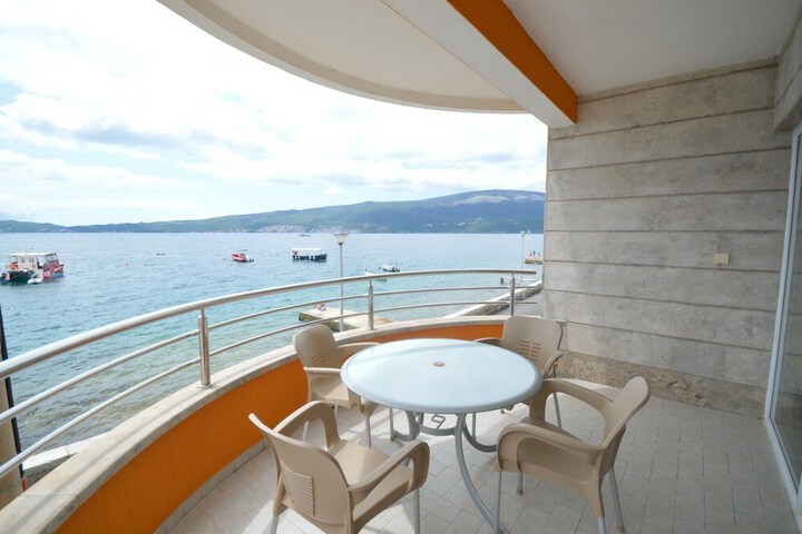 Terrace/Patio 9 of 10
