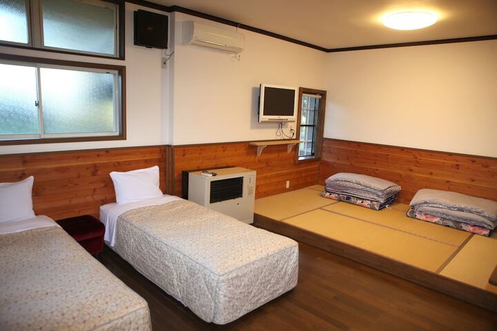 Room 5 of 7