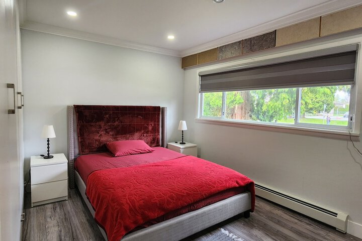 Room 6 of 30
