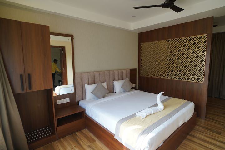 Room 9 of 15