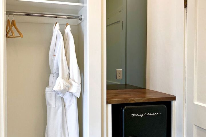 Room 8 of 172