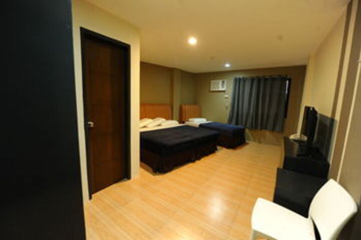 Room 13 of 28