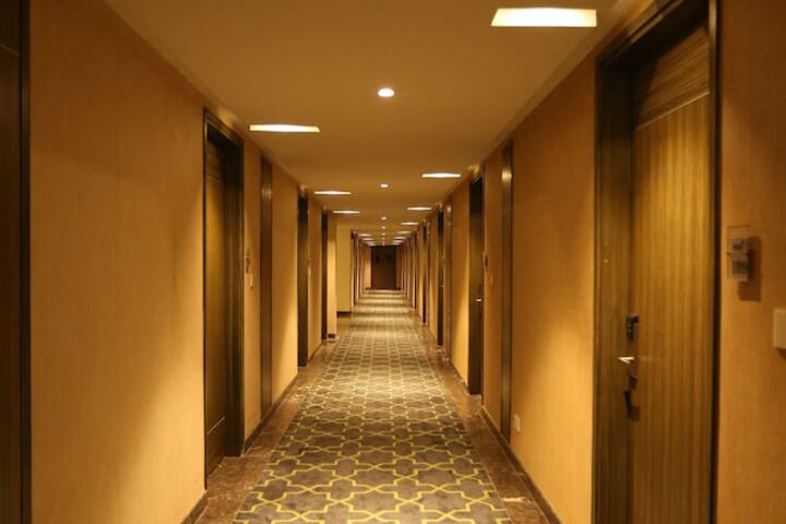 Ballroom/Hall 17 of 19