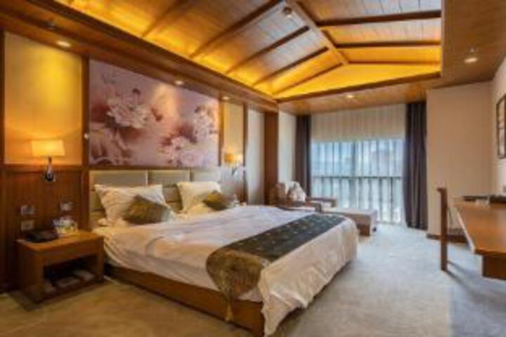 Room 5 of 7