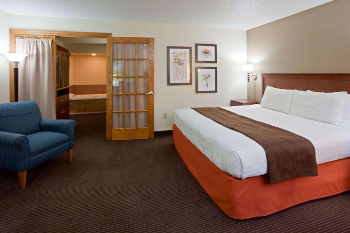 2 Queen Beds (9 of 13)