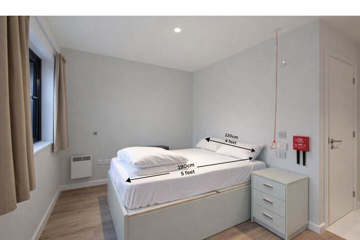 Room 14 of 33