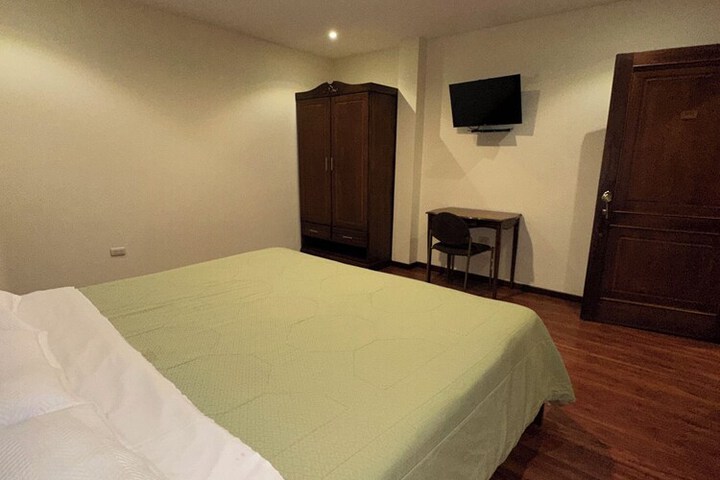 Room 70 of 132