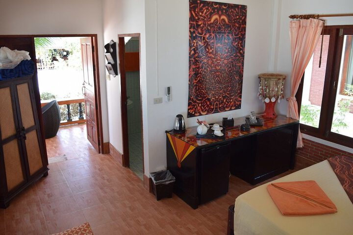 Room 2 of 102