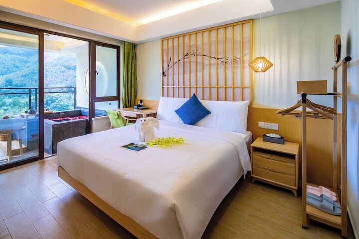 Room 3 of 16