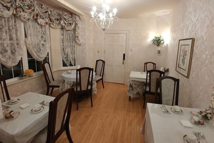 Breakfast area