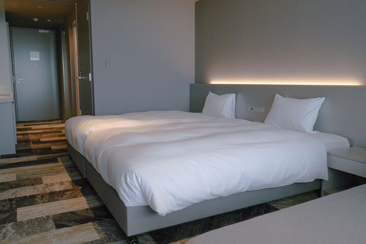 Room 3 of 84