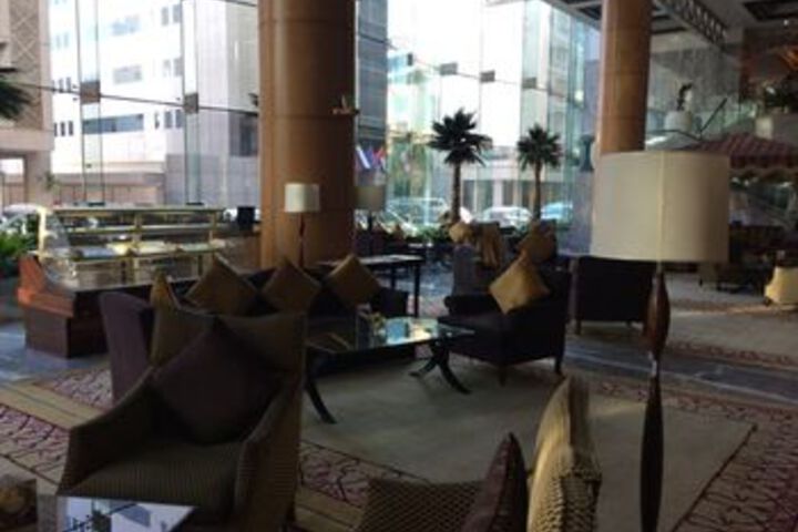 Lounge 33 of 55
