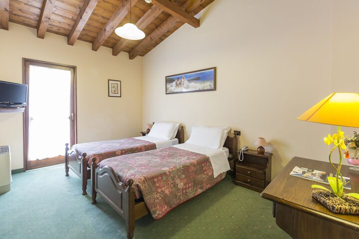 Room 10 of 60
