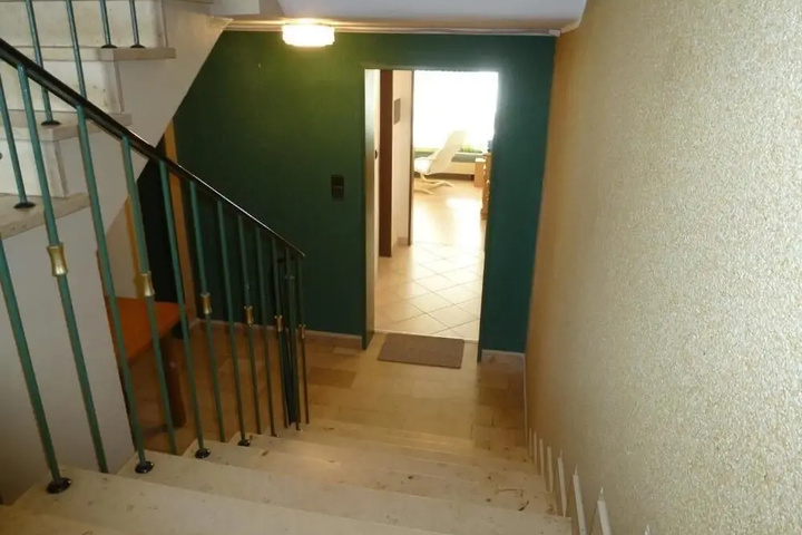 Room 8 of 10