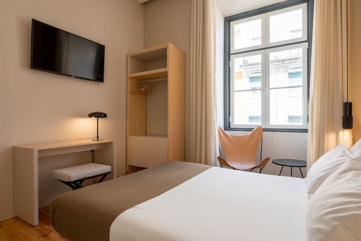 Room 26 of 65