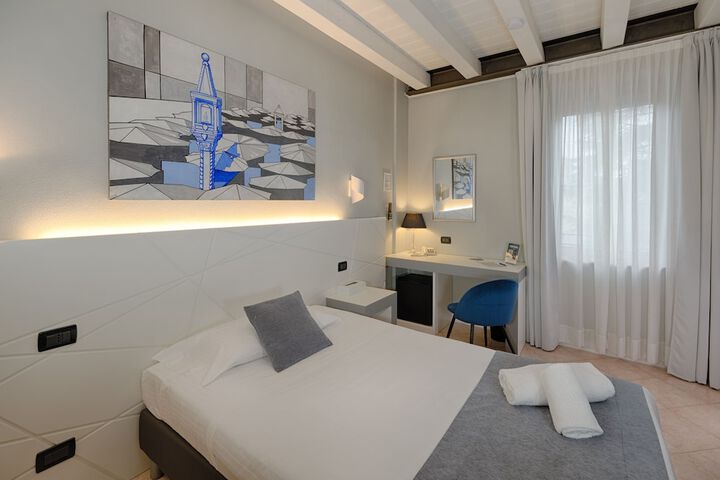 Room 47 of 122