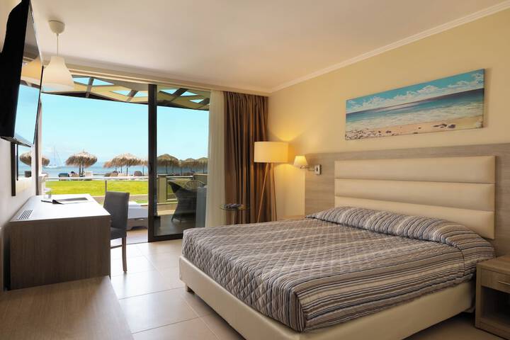 Room 3 of 90