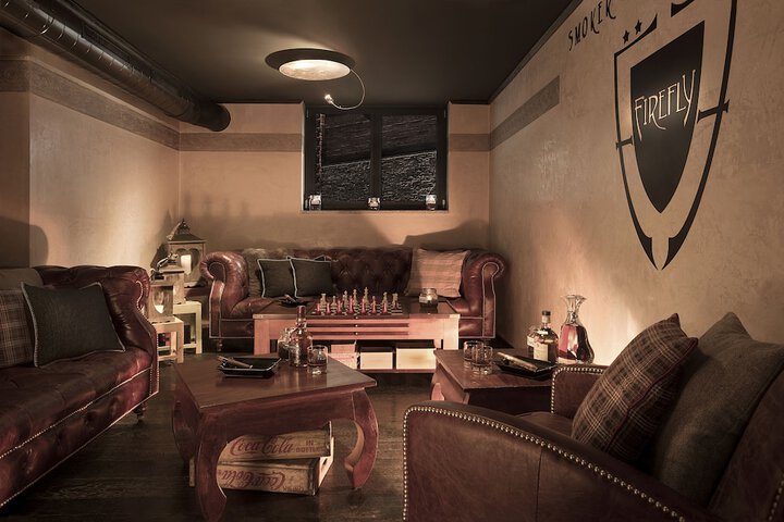 Lounge 73 of 91