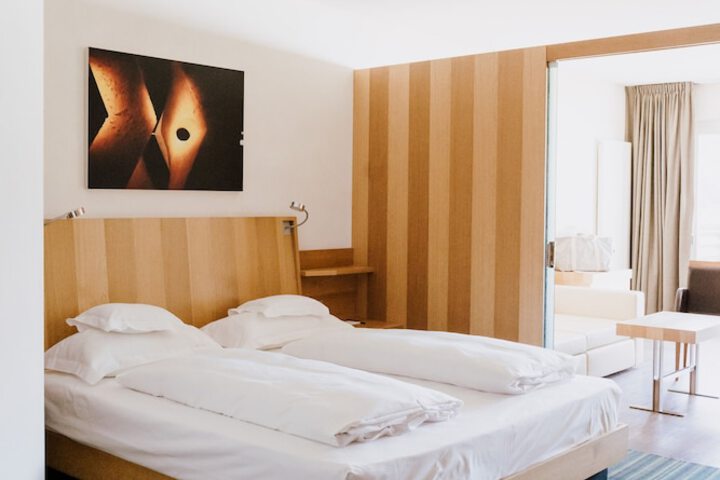 Room 15 of 199