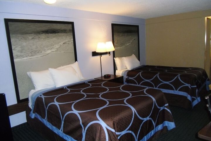 2 Double Beds (1 of 9)
