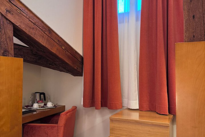 Room 170 of 290