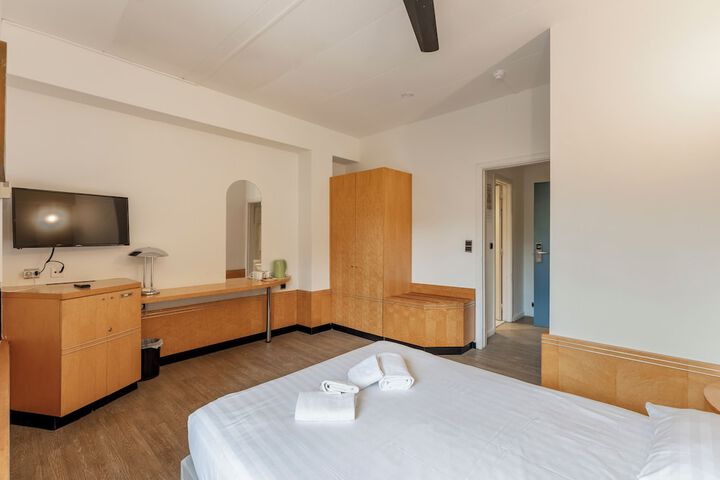Room 35 of 60