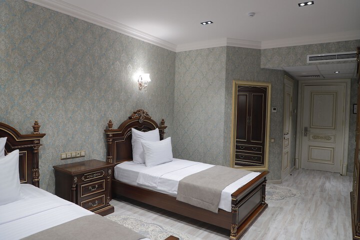 Room 27 of 49