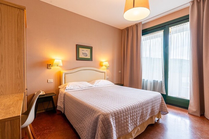 Room 10 of 56