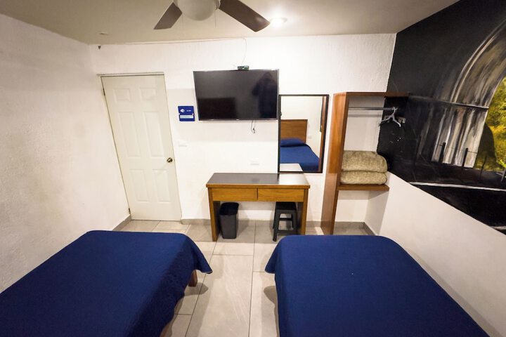 Room 10 of 18