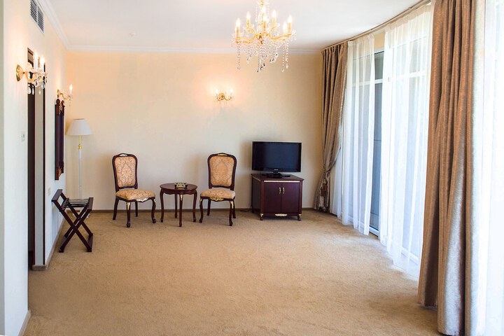 Room 25 of 42