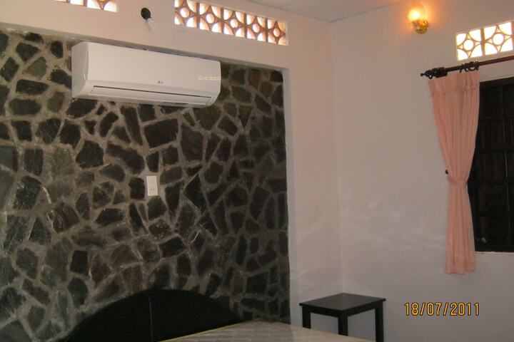 Room 2 of 40
