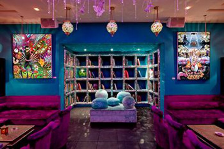 Lounge 16 of 28