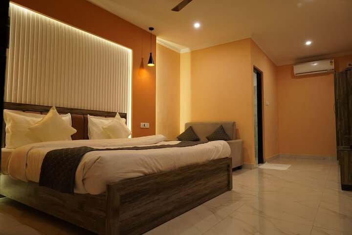 Room 3 of 25