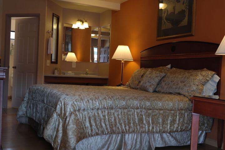 Standard | King Bed (4 of 12)
