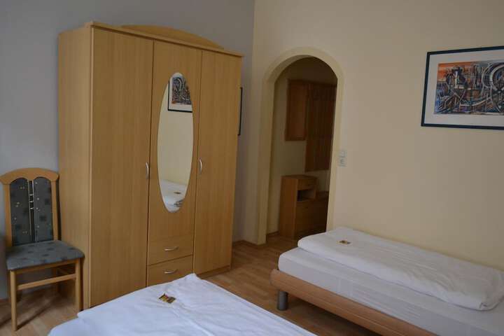 Room 5 of 42
