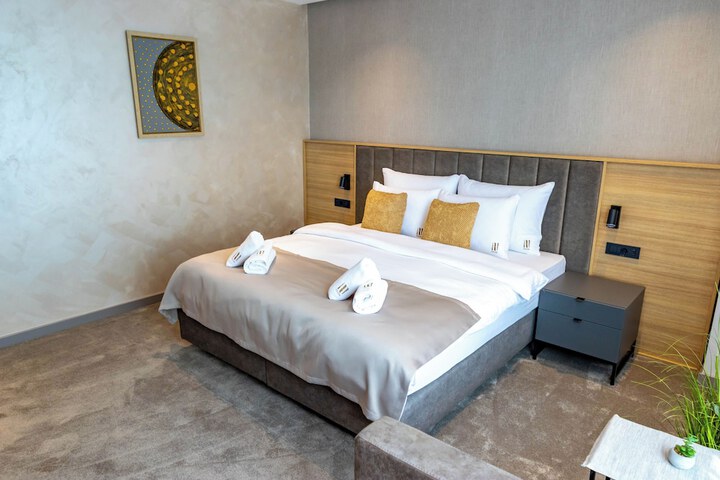 Room 15 of 80